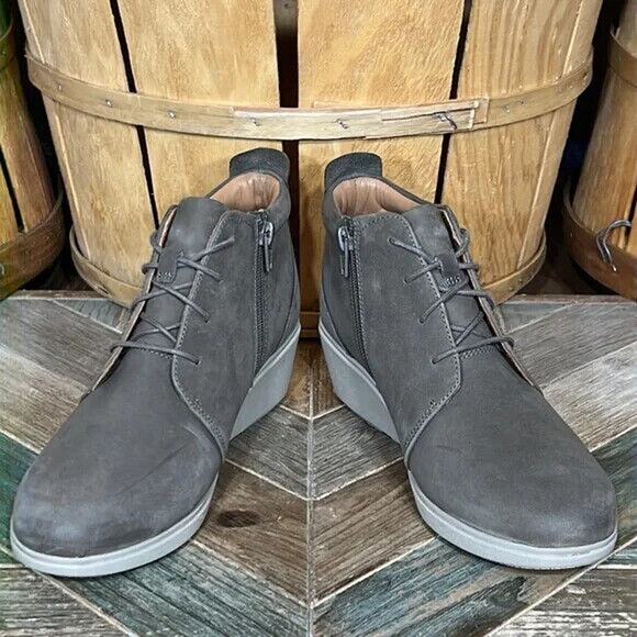 Clarks Unstructured Un Tallara Eva Taupe Nubuck Ankle Booties Boots Women Size 8 - Picture 7 of 12